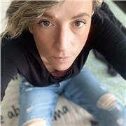 Insegnante madrelingua italiana offre lezione di conversazione, grammatica, lettura, scrittura.
Sono esperta in comunicazione, cinema, teatro, produzione video e storia, si offre, quindi, supporto anche sulle suddette materie